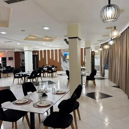 فندق Grand Gjyshi Qerrexhias