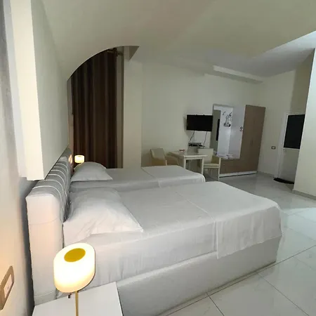 فندق Grand Gjyshi 3*