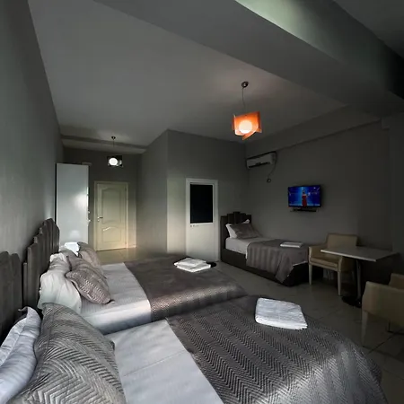 Grand Gjyshi فندق 3*