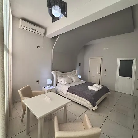 Grand Gjyshi Otel 3*
