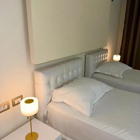 Grand Gjyshi ホテル 3*