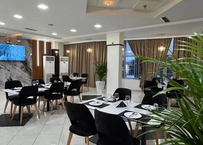 Grand Gjyshi Otel 3*